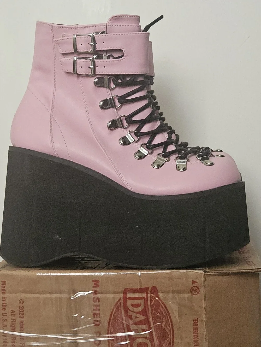 Demonia Kera Women's Gothika Chunky Platform Boots Size 7. Pink